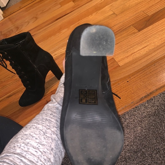 Shoes - Picture 4 of 4